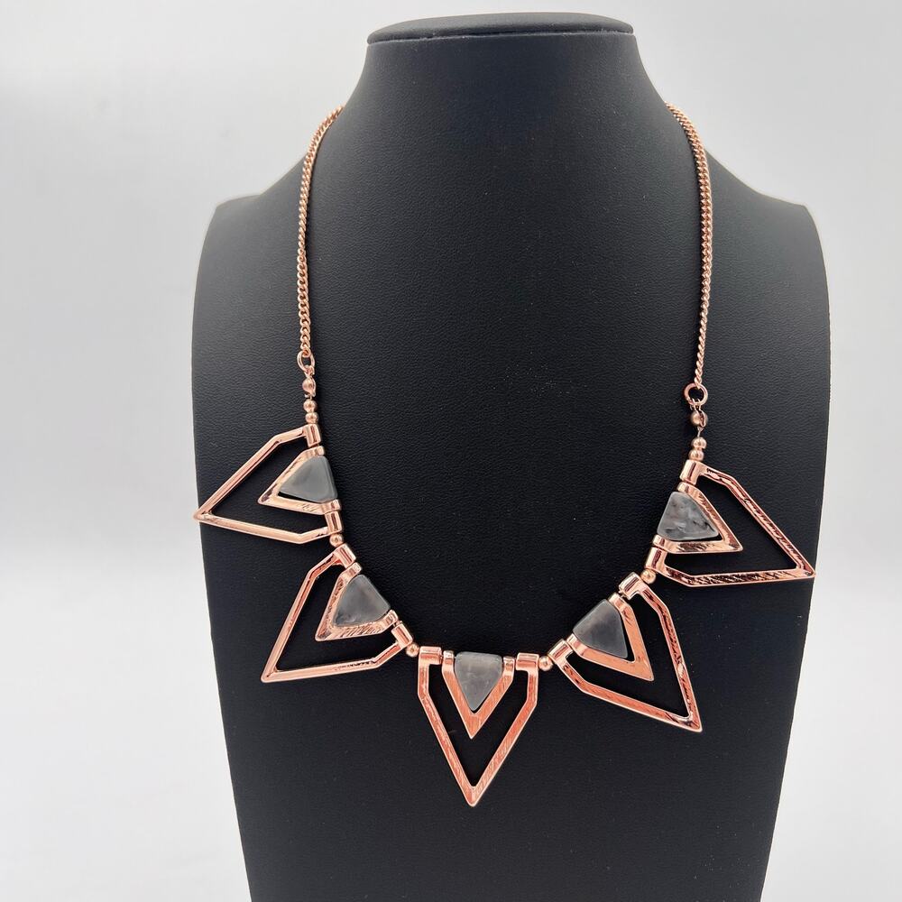 HOWARD'S STATEMENT NECKLACE